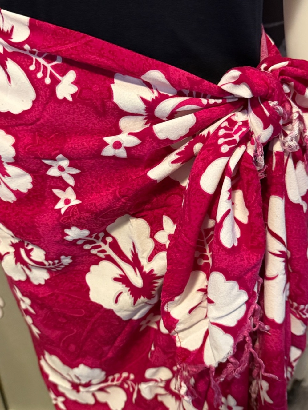 Koko Knot Hibiscus Print Sarong Pareo Wrap Fuchsia White O/S - Picture 3 of 5